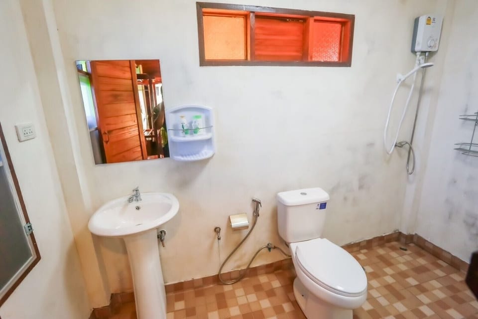 Shower, free toiletries, hair dryer, towels