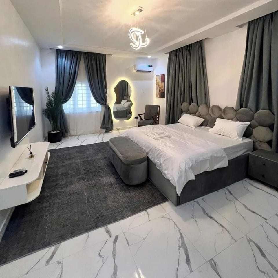 Economy Room, Balcony, City View | Desk, laptop workspace, iron/ironing board, free WiFi