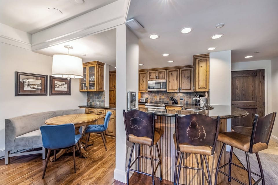 Kitchen bar