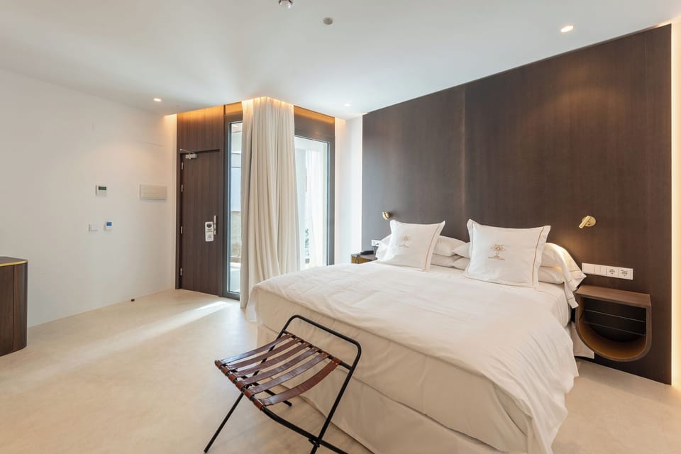 Superior Double Room, Non Smoking | In-room safe, blackout drapes, soundproofing, free WiFi