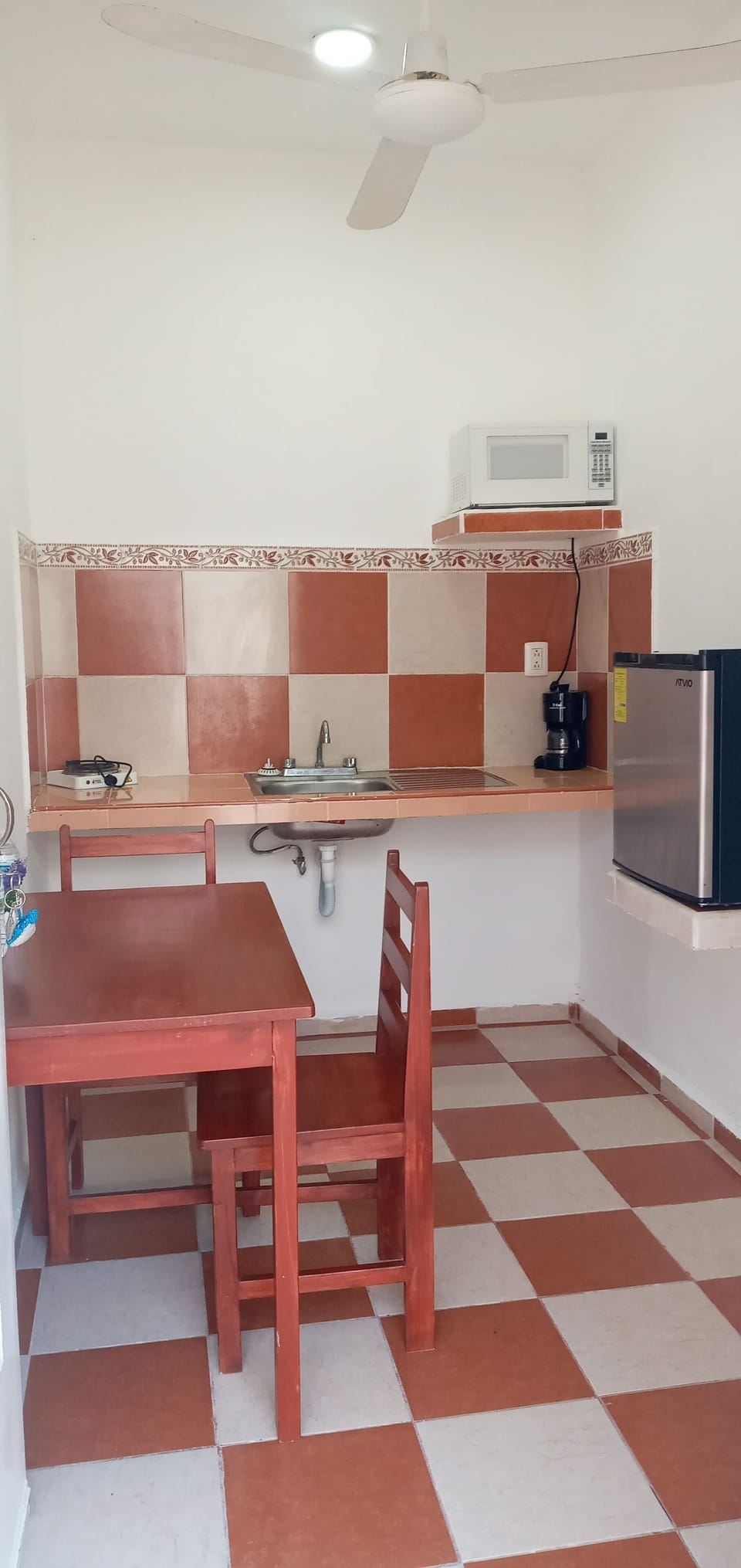 Basic Room, 2 Double Beds, Kitchenette, Courtyard View | Private kitchen