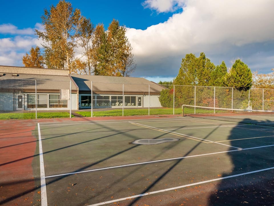 One Tennis Court