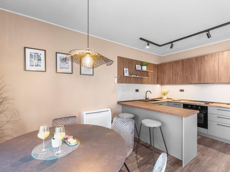 Villa | Private kitchen | Electric kettle, toaster, cookware/dishes/utensils