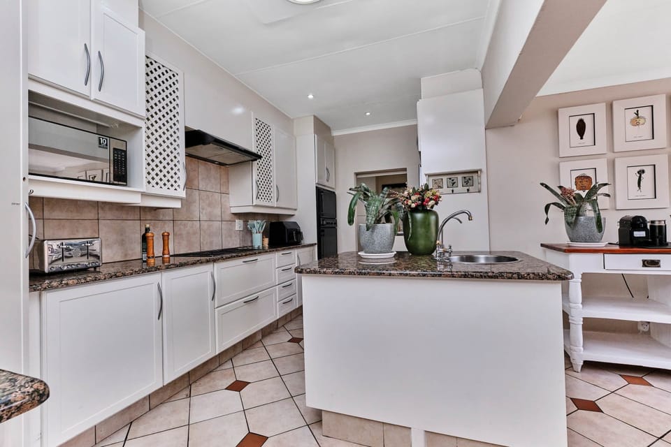 The Manor - Kitchen - L99