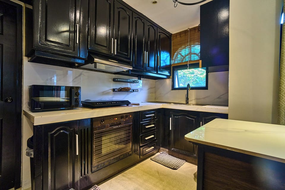 House, 4 Bedrooms | Private kitchen