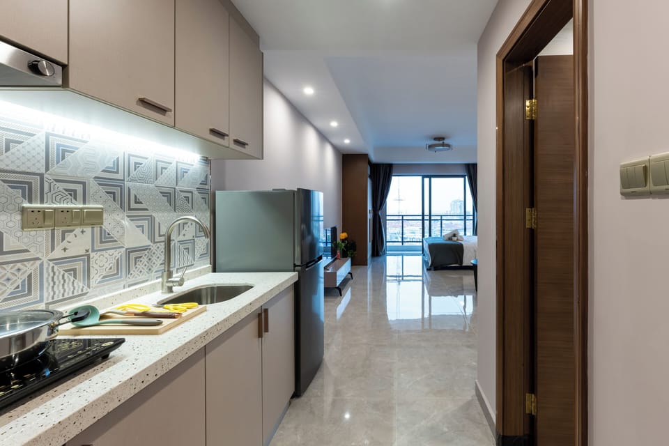 Comfort Studio, City View | Private kitchen | Fridge, stovetop, cookware/dishes/utensils