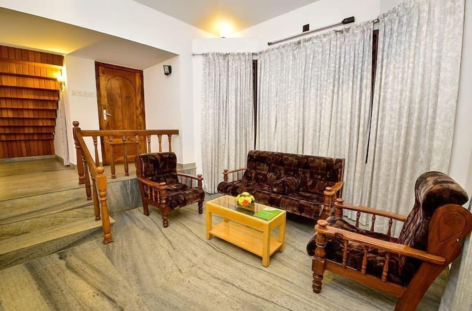 Family Quadruple Room | Living area