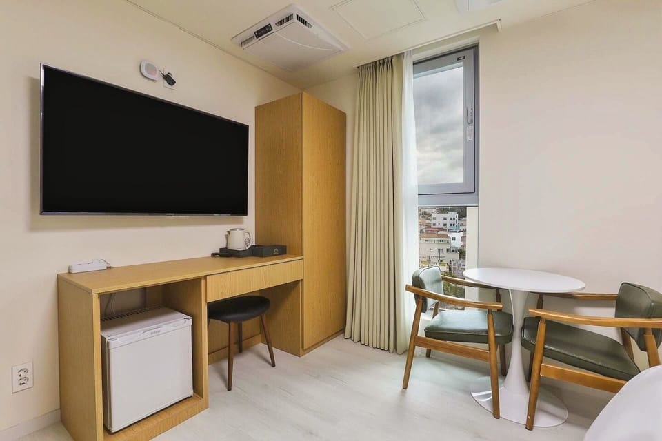 Deluxe Double Room, Mountain View | Premium bedding, down comforters, Tempur-Pedic beds, desk