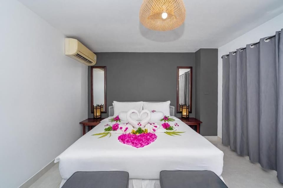 Honeymoon Suite | Desk, laptop workspace, soundproofing, iron/ironing board