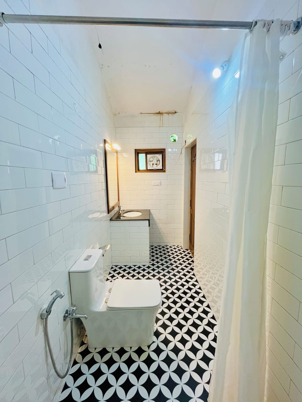 Superior Studio Suite, 2 Queen Beds | Bathroom | Free toiletries, towels, soap, shampoo