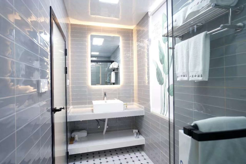 Classic Double Room | Bathroom | Eco-friendly toiletries, hair dryer, slippers, towels