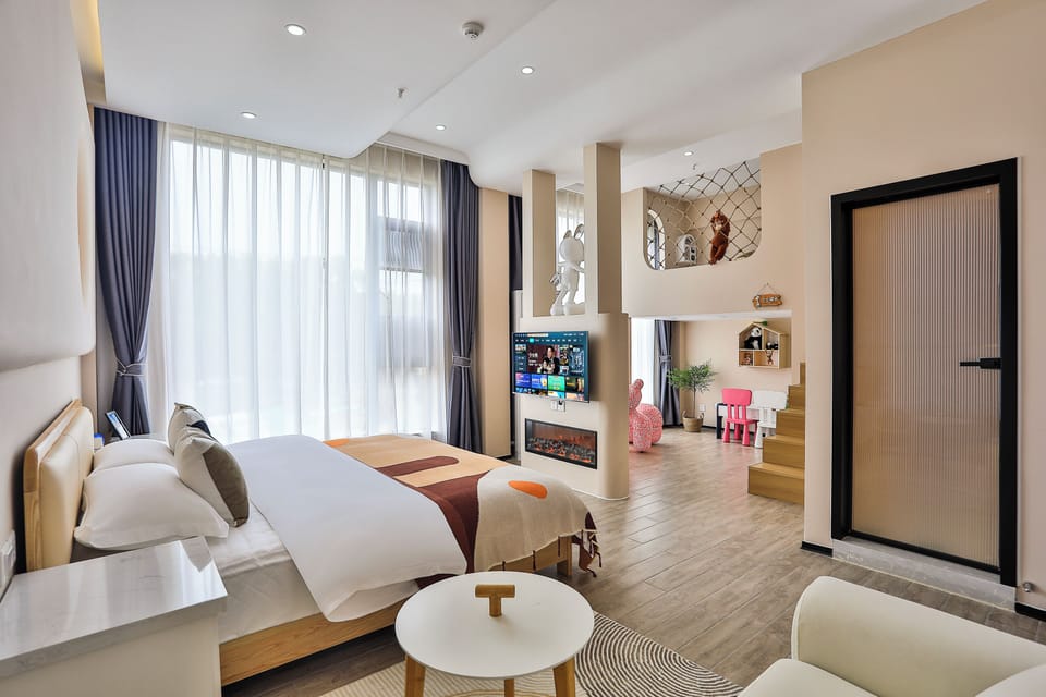 Traditional Twin Room | Bathroom | Eco-friendly toiletries, hair dryer, slippers, towels