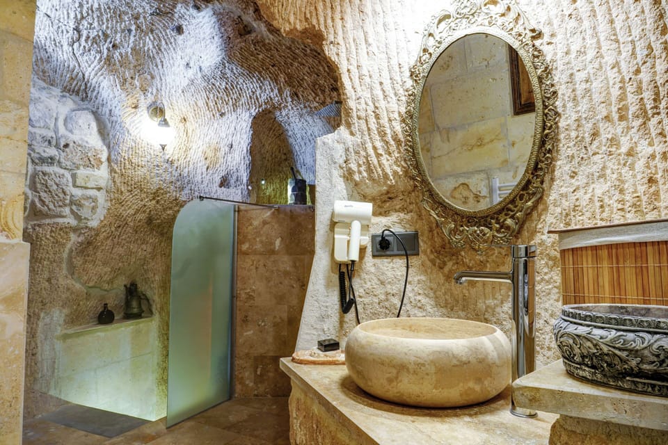 Deluxe Double Room, 1 King Bed, Pool Access, Pool View | Bathroom | Shower, hair dryer, bathrobes, slippers