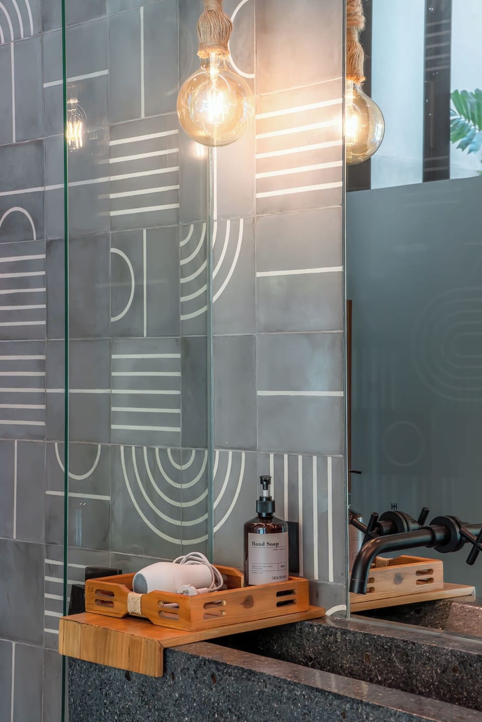 Deluxe Villa | Bathroom | Shower, free toiletries, hair dryer, towels