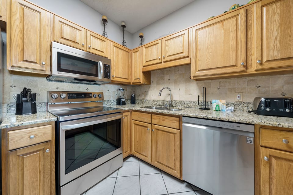Signature Condo, 2 Bedrooms, Balcony, Beach View | Private kitchen | Fridge, microwave, oven, stovetop