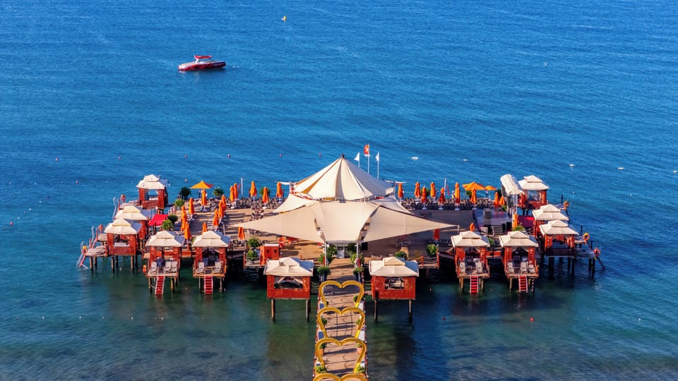 Private beach, sun loungers, beach umbrellas, beach towels