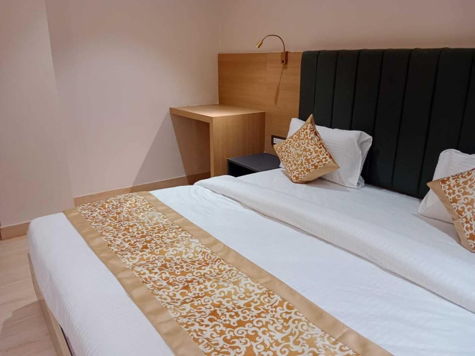Deluxe Room | Desk, free WiFi