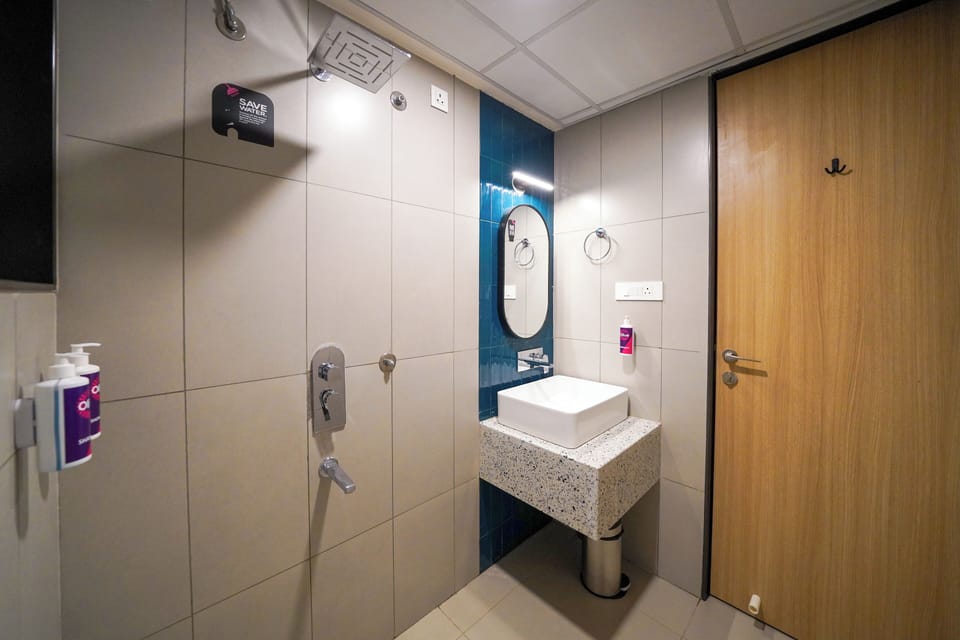 Standard Double Room | Bathroom | Shower, free toiletries, towels, soap