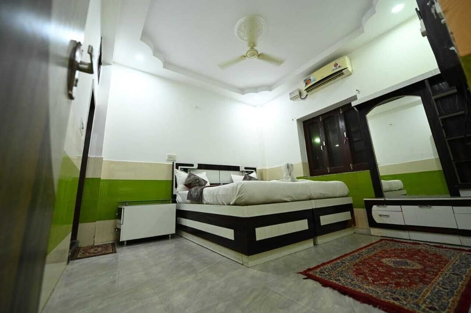 Classic Double Room, Balcony | Desk, laptop workspace, free WiFi