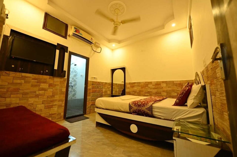 Classic Double Room, Balcony | Desk, laptop workspace, free WiFi
