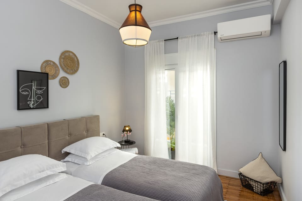 Home of Petros | Near Plaka - Temple of Zeus View Apartment in Athens