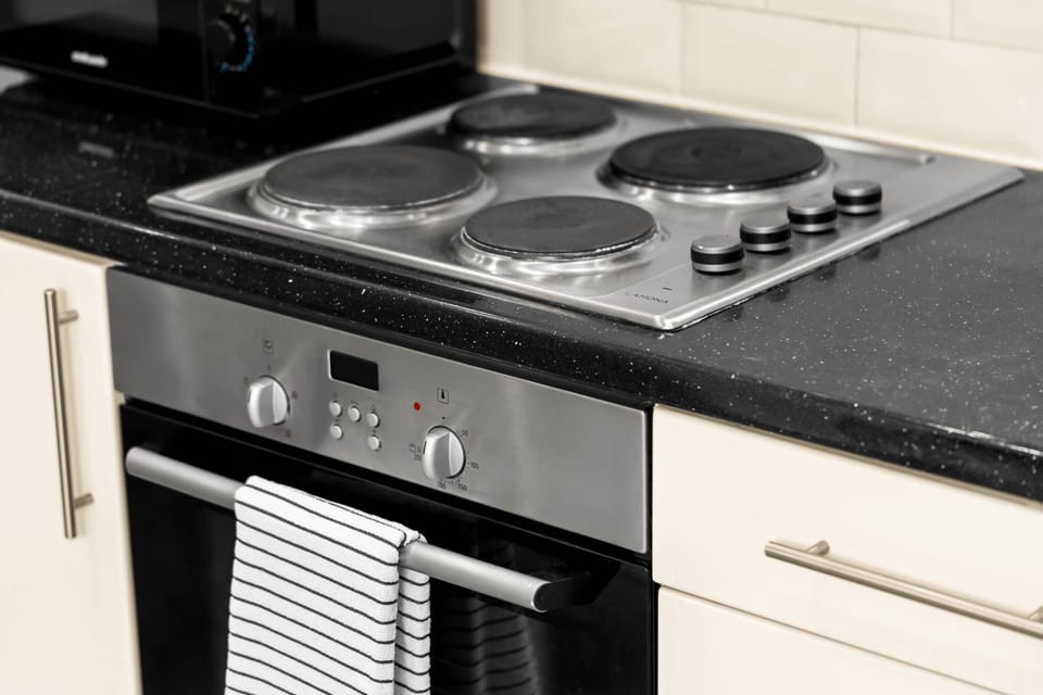 House | Private kitchen | Fridge, microwave, oven, stovetop