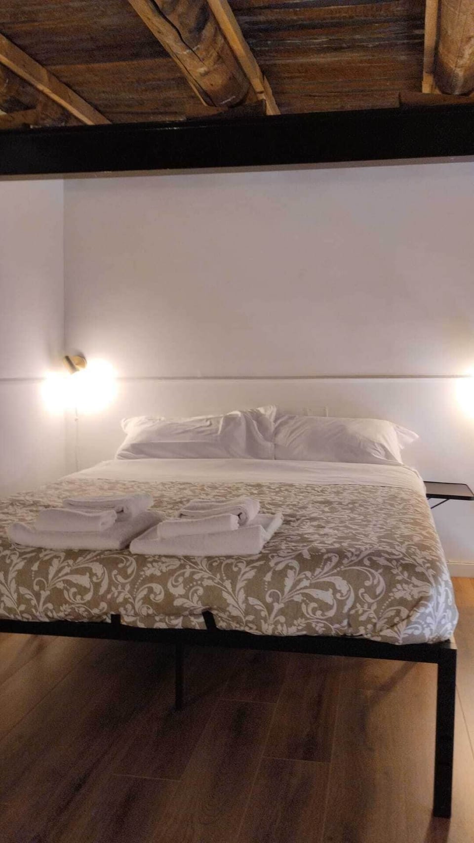 Deluxe Duplex, Balcony, City View | Iron/ironing board (on request), WiFi (free)