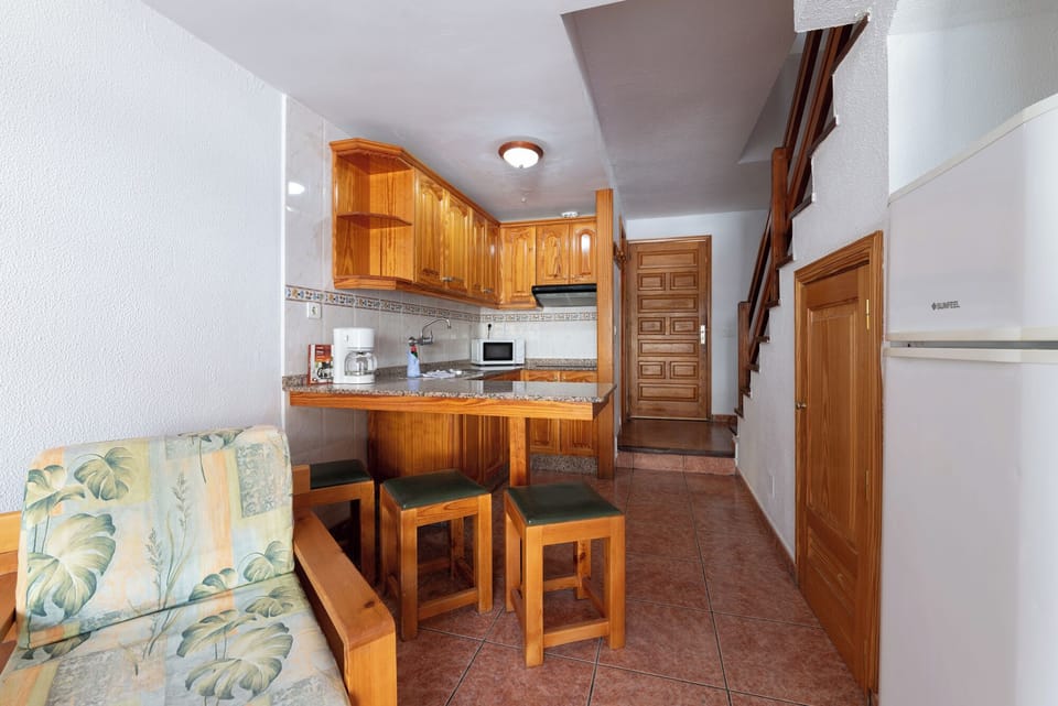 Fridge, microwave, coffee/tea maker, electric kettle