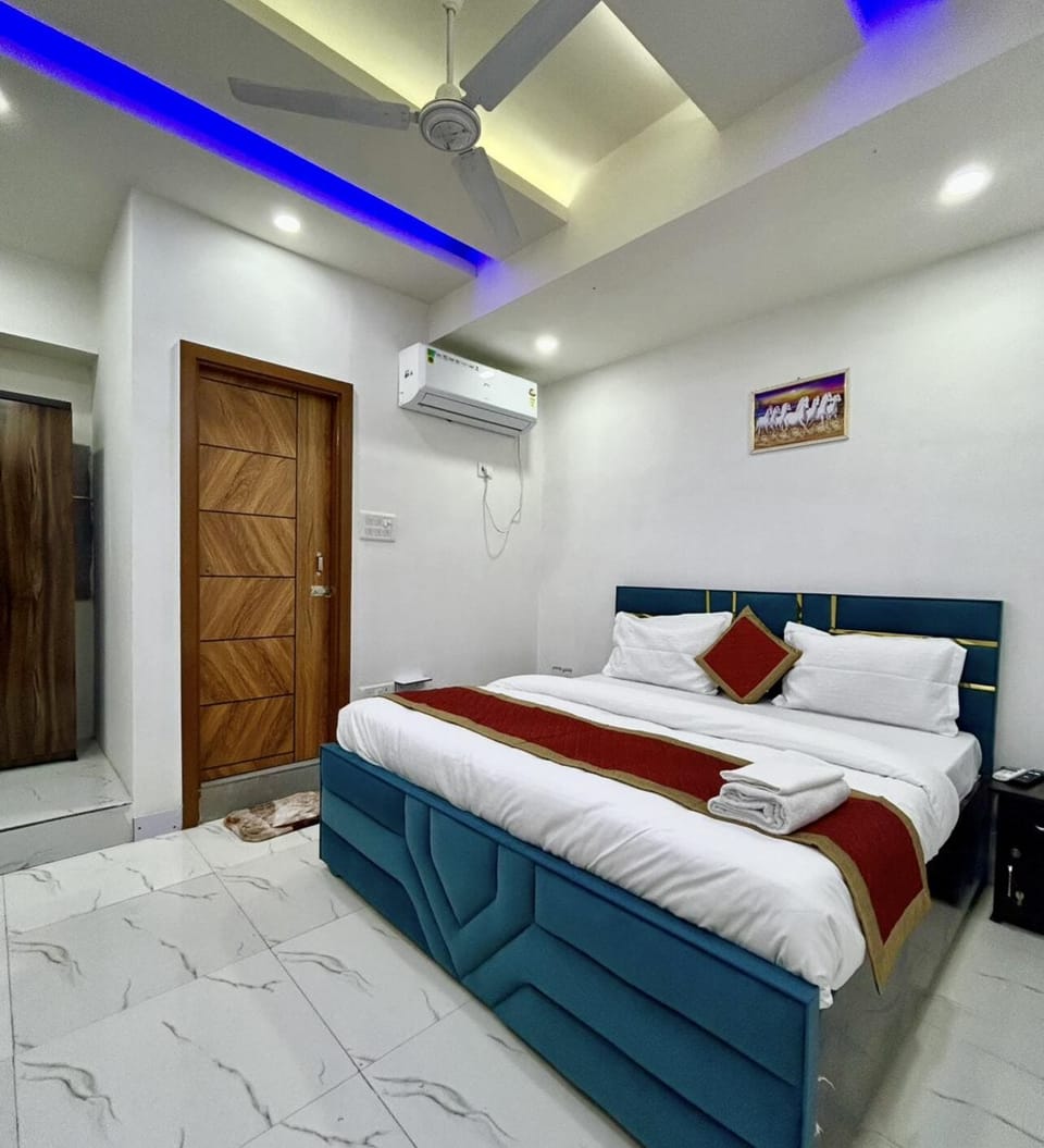 Rollaway beds, free WiFi, bed sheets