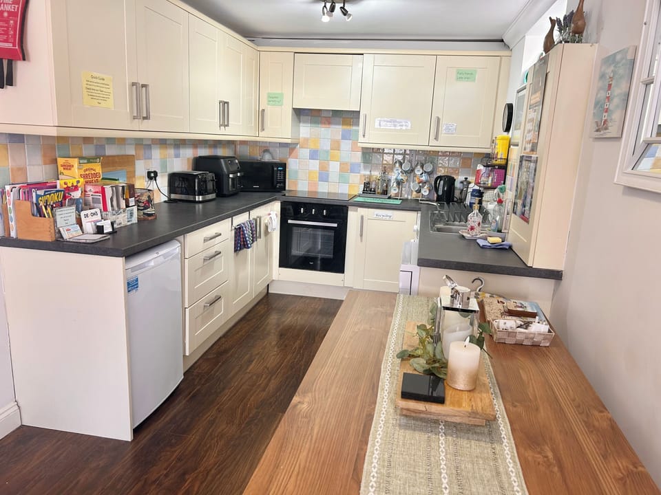 Full kitchen