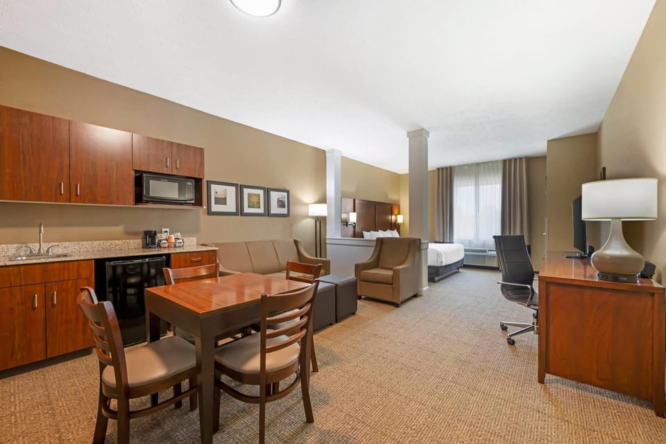 Suite, 1 King Bed with Sofa bed, Non Smoking | Desk, blackout drapes, soundproofing, iron/ironing board