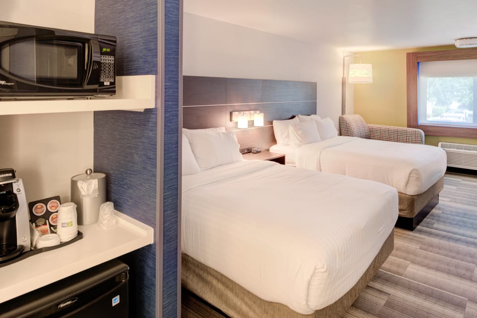 In-room safe, desk, laptop workspace, blackout drapes
