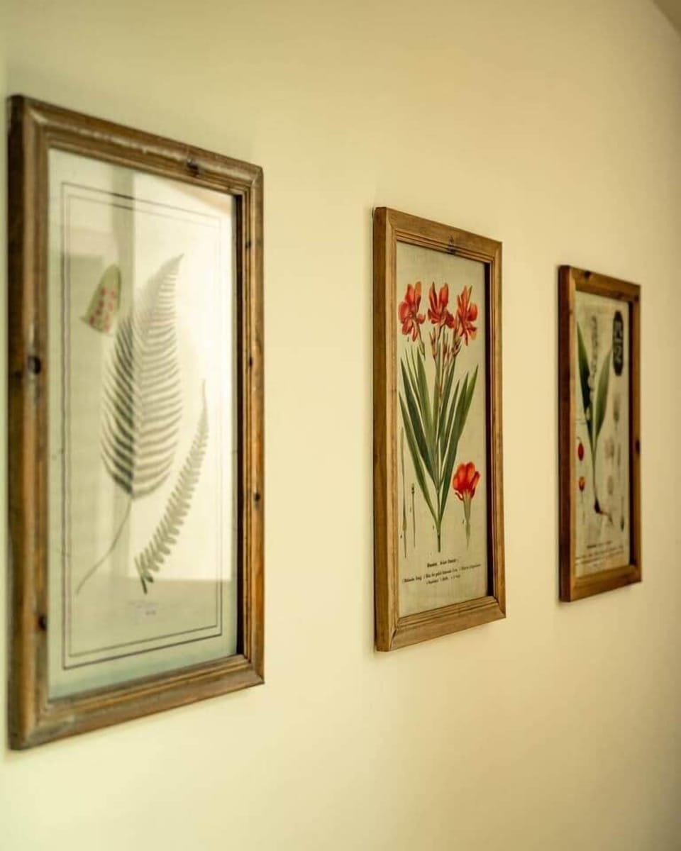 we love flowers, green and red.
in these art pieces it all blends together.