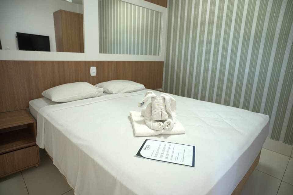 Premium bedding, desk, soundproofing, free WiFi