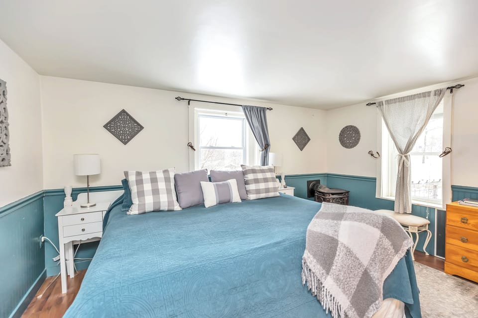 Traditional Room, 1 Bedroom, Accessible | Premium bedding, laptop workspace, WiFi (free), individually decorated