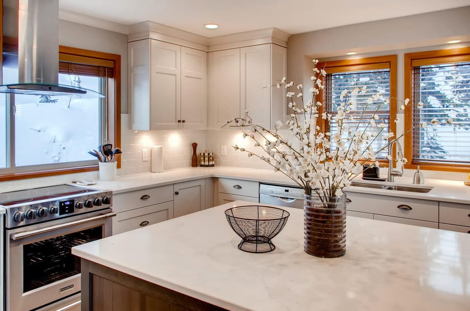 Condo, Balcony, Mountain View | Private kitchen