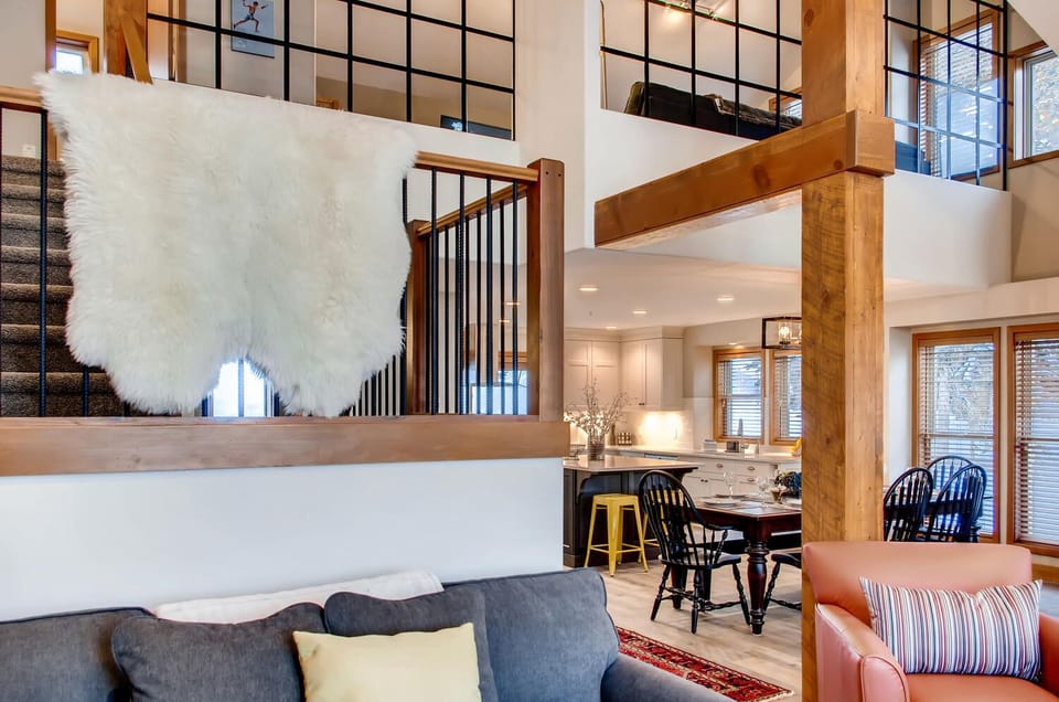 Condo, Balcony, Mountain View | Living area