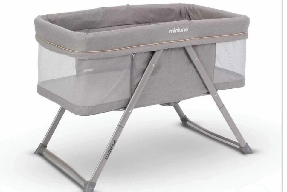 Miniuno crib for little babies