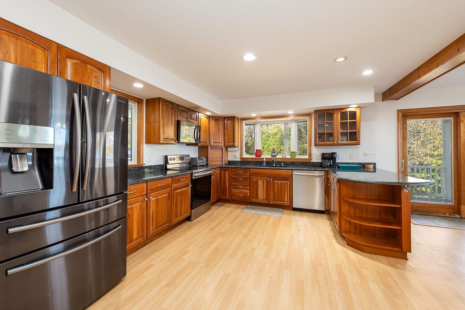 Fully equipped kitchen.