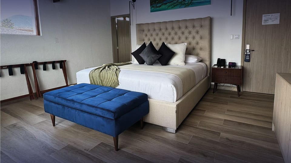 Deluxe Room, 1 King Bed, Courtyard View | In-room safe, desk, blackout drapes, WiFi (free)