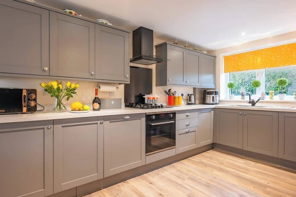 A spacious fully equipped kitchen, complete with air fryer, microwave, all in an open plan living area to enjoy the company of family and friends. 