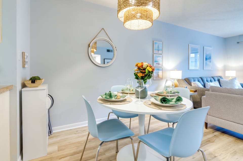 Dining Area | Dishware/Flatware Provided
