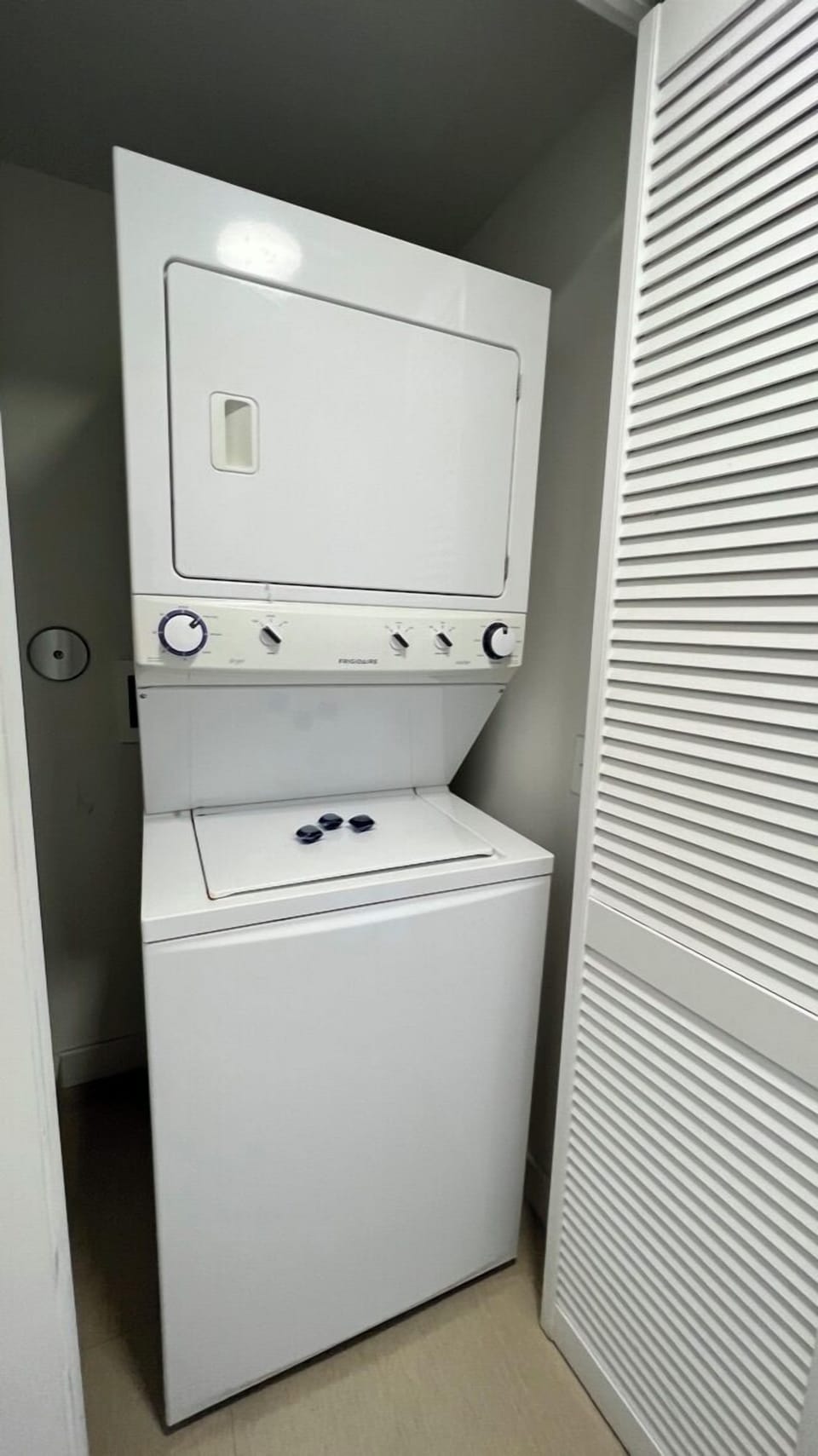 Junior Suite, 1 King Bed with Sofa bed, Partial Ocean View, Beachfront | Laundry