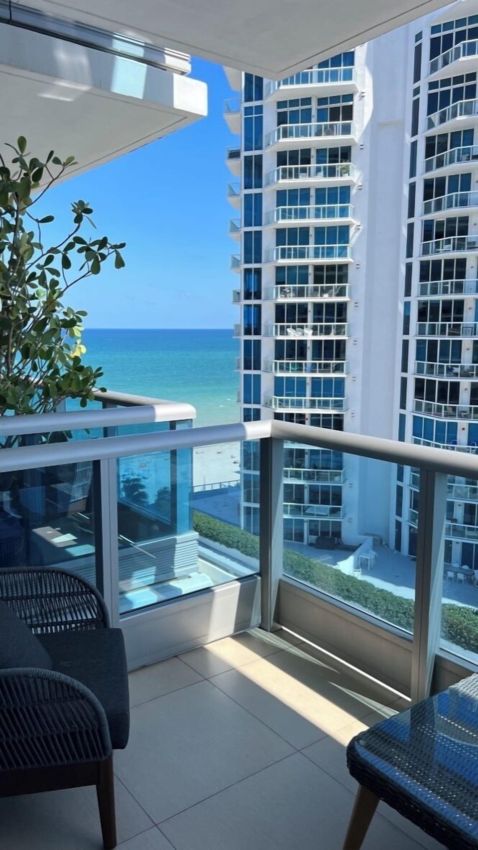 Junior Suite, 1 King Bed with Sofa bed, Partial Ocean View, Beachfront | Terrace/patio