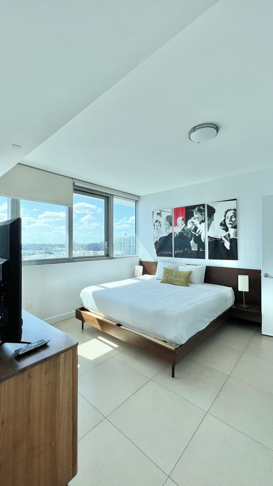Junior Suite, 1 King Bed with Sofa bed, Partial Ocean View, Beachfront | 1 bedroom, Egyptian cotton sheets, premium bedding, memory foam beds