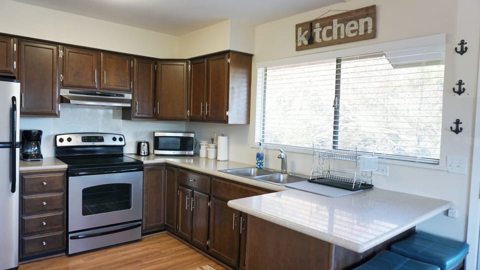 Plenty of room to cook or reheat leftovers from the great local restaurants.