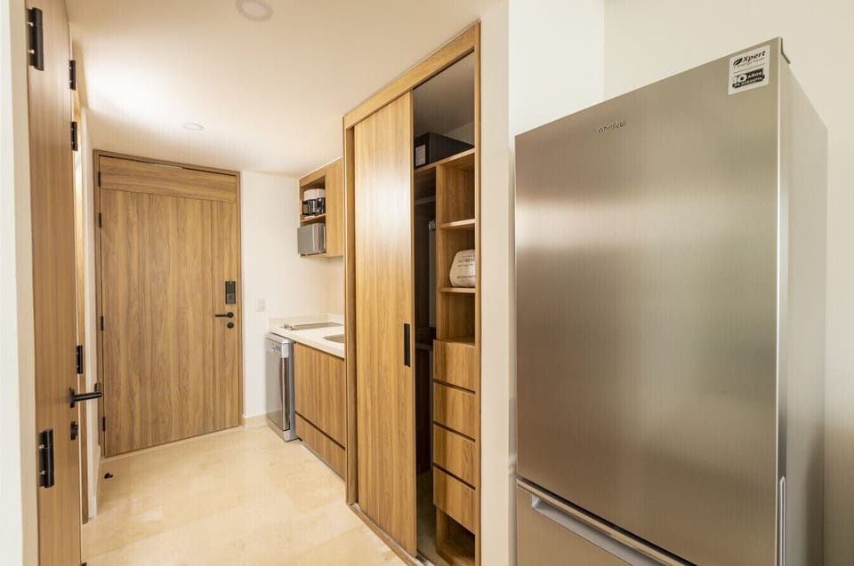 Fully equipped kitchenette
