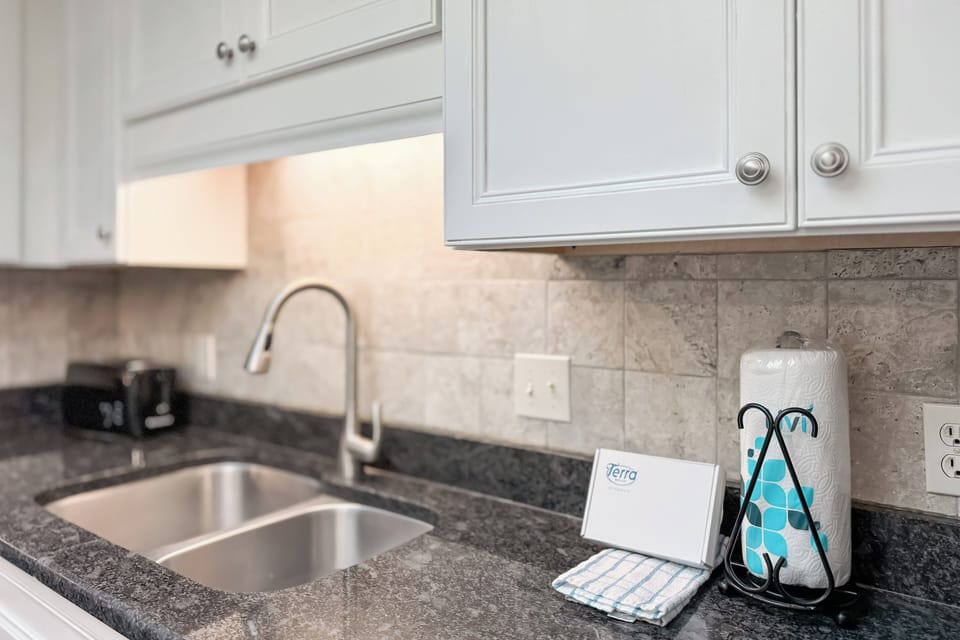 Kitchen amenities