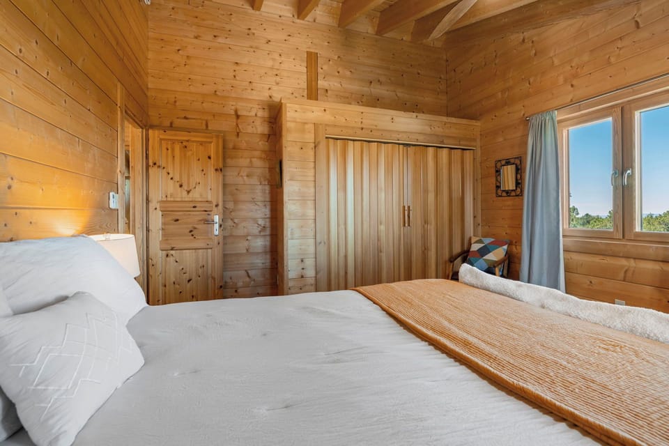 Bedroom 3 with Queen Bed