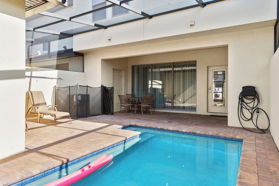 Backyard Private Pool